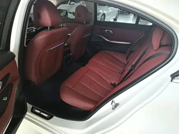 BMW 3 Series 2024, фото 16