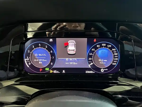Volkswagen Golf 2023, фото 16