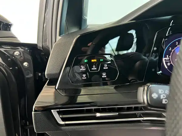 Volkswagen Golf 2023, фото 22