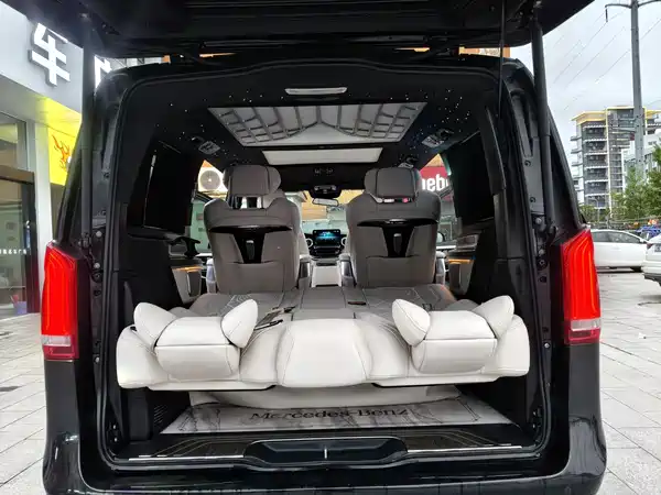 Mercedes-Benz V-Class 2022, фото 13