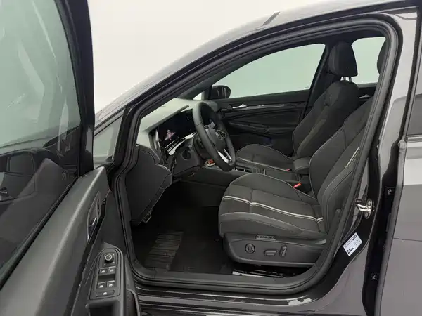 Volkswagen Golf 2023, фото 23