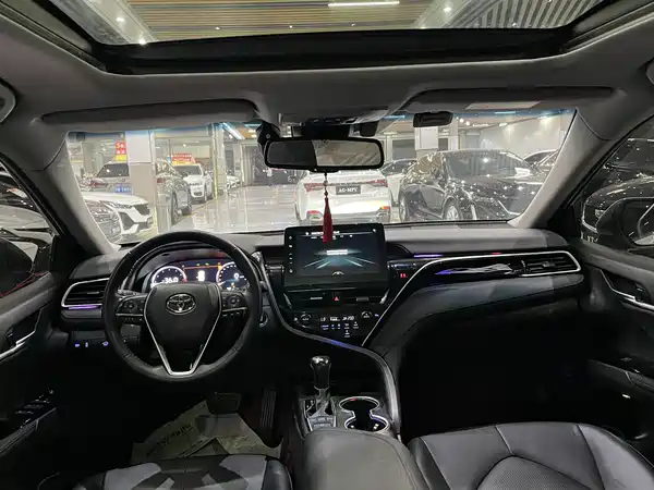 Toyota Camry 2023, фото 12
