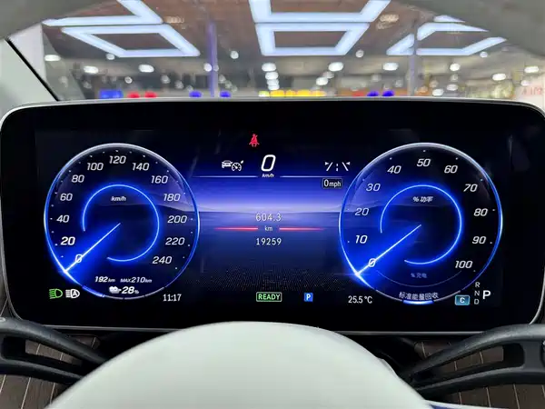 Mercedes-Benz EQE 2022, фото 13