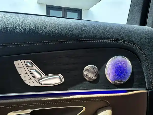 Mercedes-Benz E-Class 2023, фото 10