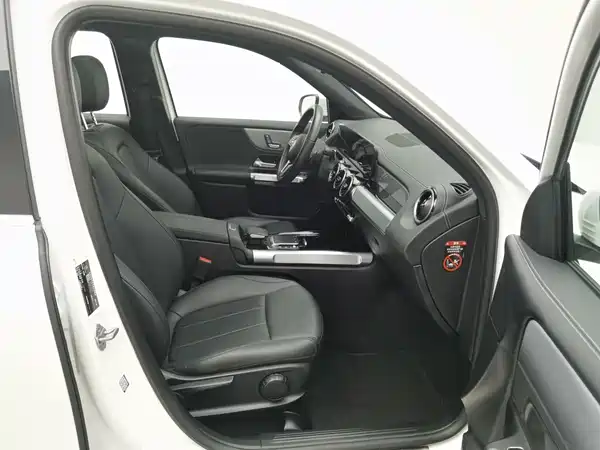 Mercedes-Benz GLB 2023, фото 23