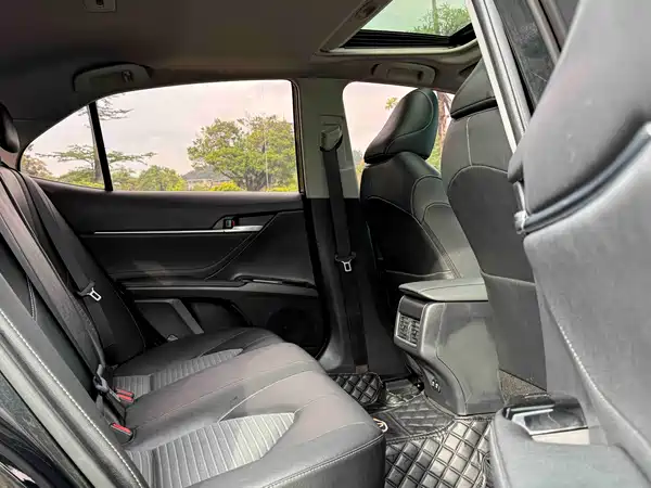Toyota Camry 2022, фото 13