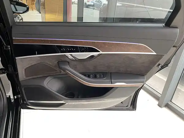 Audi A8 2022, фото 10