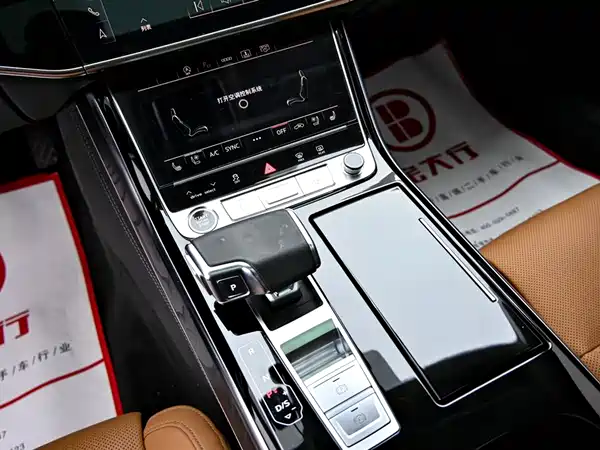 Audi A8 2023, фото 18