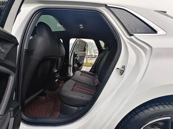 Audi A3 2023, фото 9