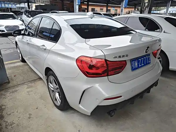BMW 1 Series 2022, фото 14