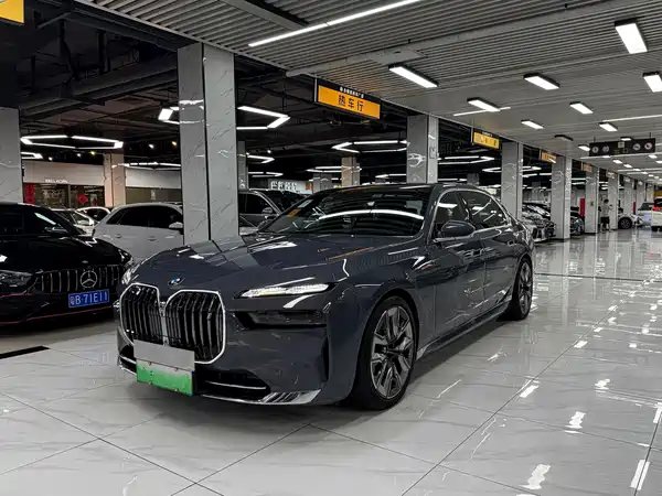 BMW i7 2023
