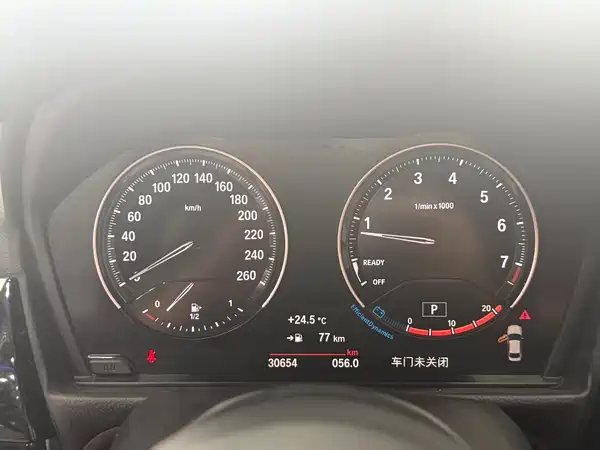 BMW 1 Series 2023, фото 8