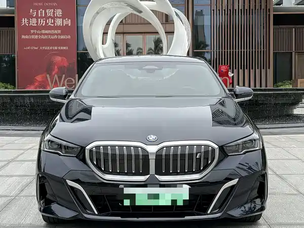BMW i5 2024, фото 4