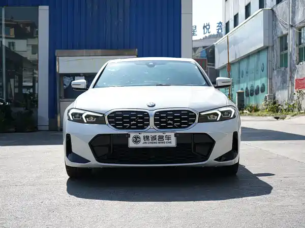 BMW 3 Series 2024, фото 2