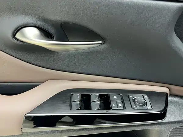 Lexus ES 2022, фото 19