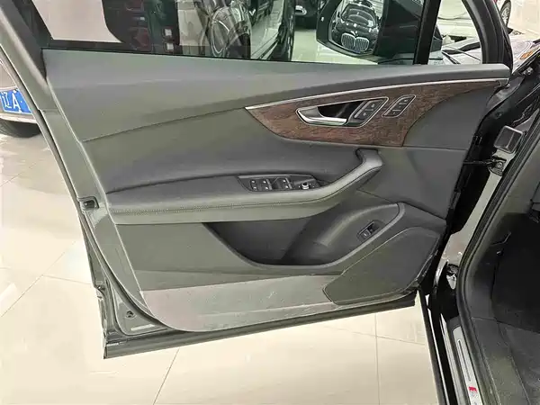 Audi Q7 2023, фото 6