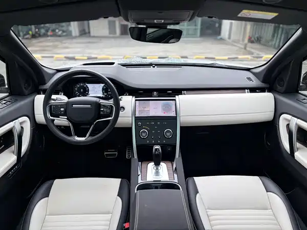 Land Rover Discovery Sport PHEV 2022, фото 11