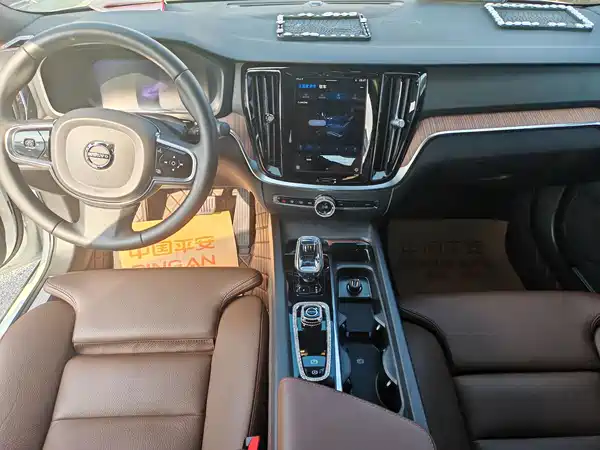 Volvo S60 2023, фото 6