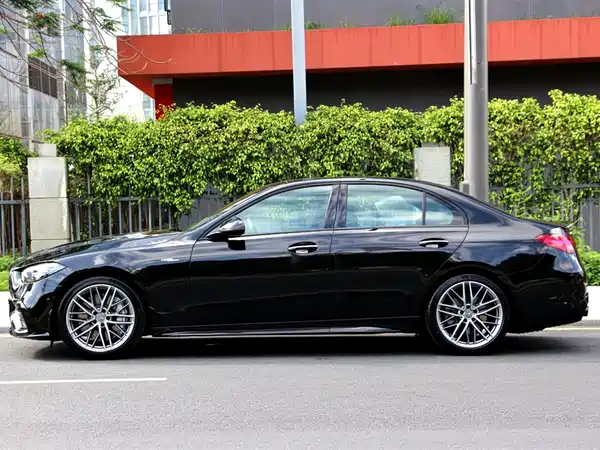Mercedes-Benz C-Class AMG 2025, фото 3