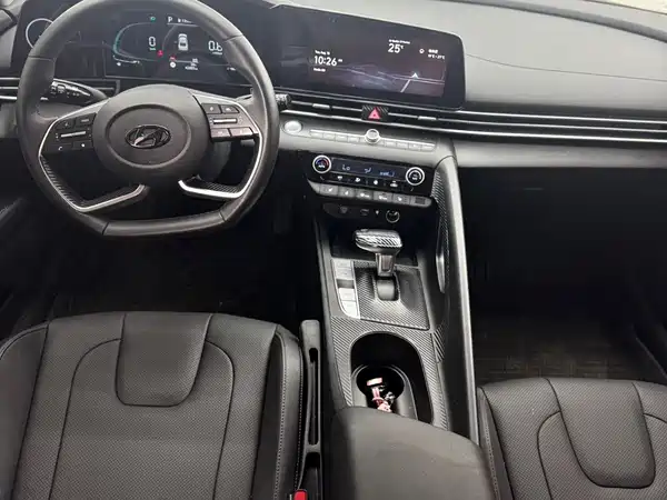 Hyundai Elantra 2023, фото 7