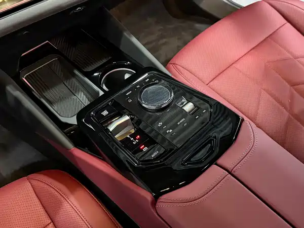 BMW 5 Series 2026, фото 8