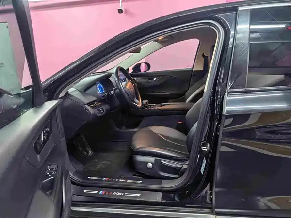 Hongqi E-QM5 2022, фото 11