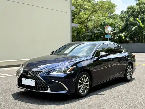 Lexus ES 2023