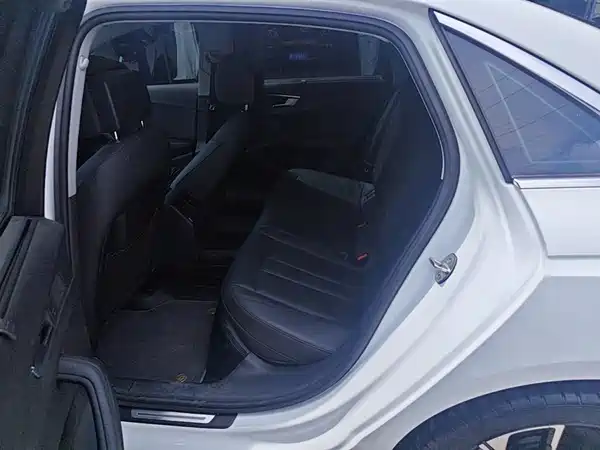 Audi A4L 2022, фото 16