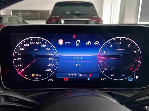 Mercedes-Benz C-Class 2025, фото 8