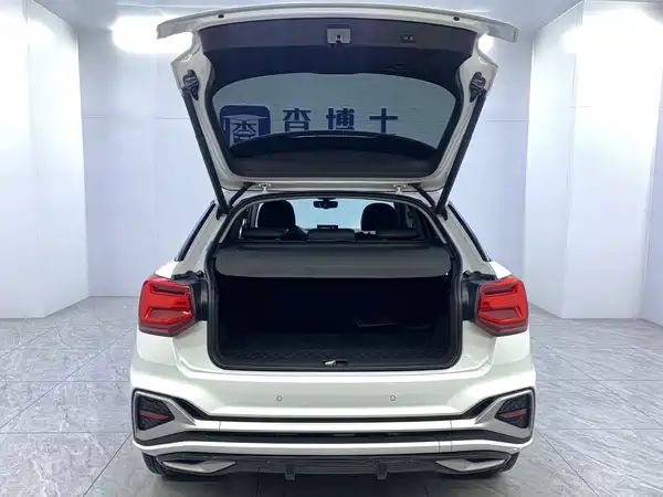 Audi Q2L 2022, фото 22