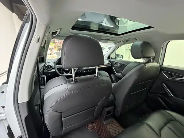 Audi Q2L 2022, фото 16