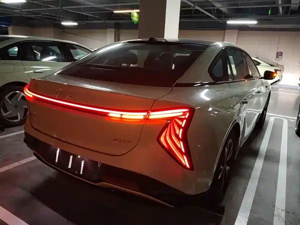 Hongqi EH7 2025, фото 7