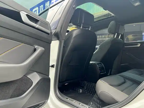 Volkswagen Passat CC 2023, фото 8