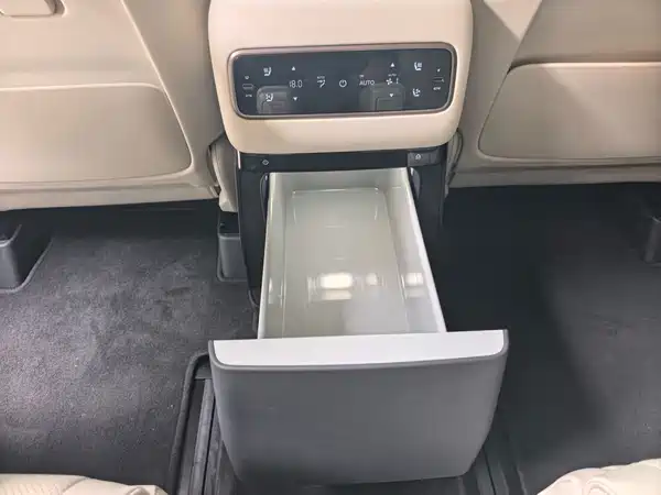 Li Auto MEGA 2025, фото 13