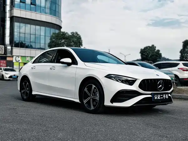Mercedes-Benz A-Class 2025, фото 3