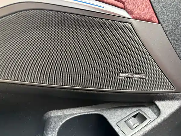 BMW 3 Series 2024, фото 12