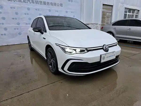 Volkswagen Golf 2023, фото 2