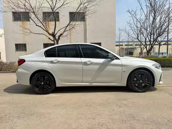 BMW 1 Series 2023, фото 13