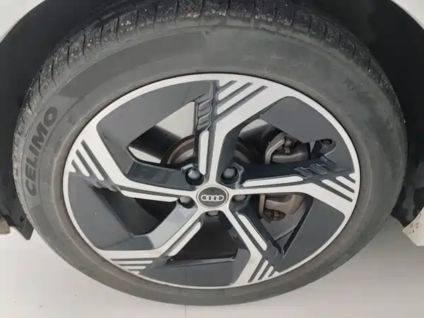 Audi Q4 e-tron 2023, фото 24