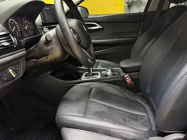 BMW 1 Series 2023, фото 7