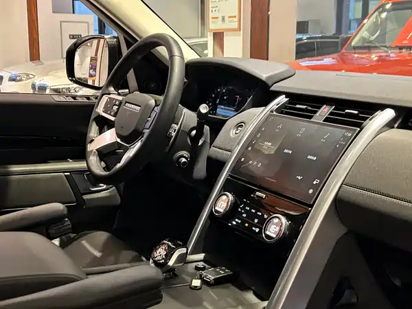 Land Rover Discovery 2024, фото 24