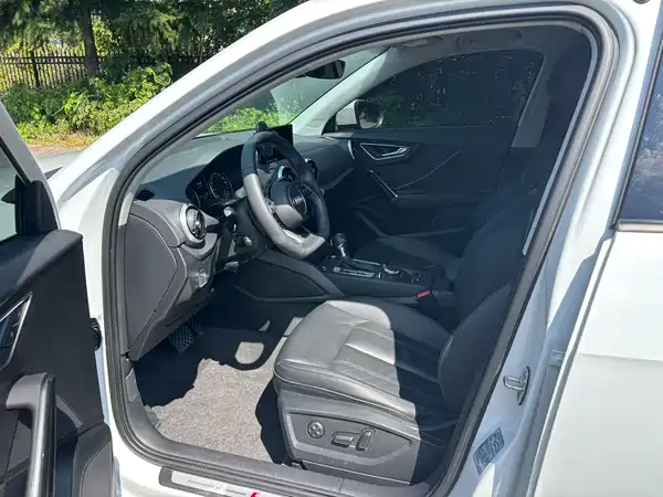 Audi Q2L 2022, фото 6