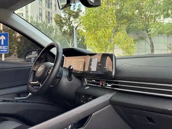 Hyundai Elantra 2023, фото 6