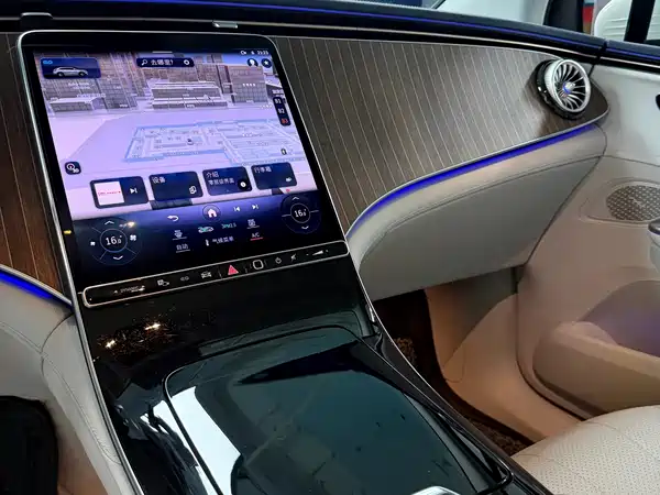 Mercedes-Benz EQE SUV 2023, фото 13