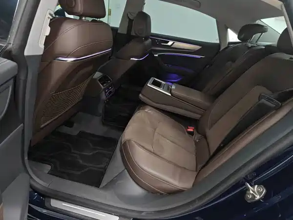 Audi A7L 2024, фото 13