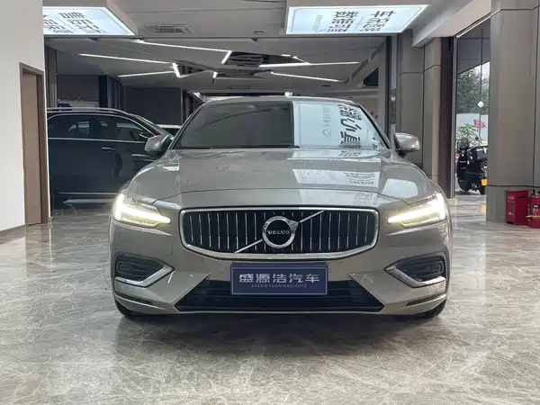 Volvo S60 2022, фото 2