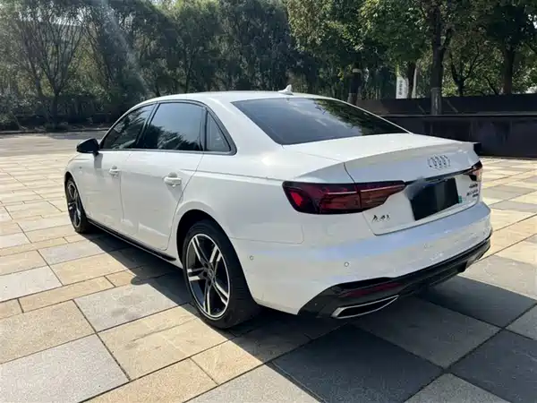 Audi A4L 2022, фото 8
