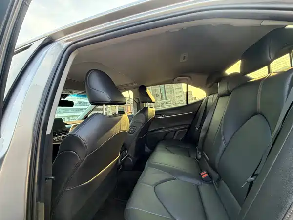 Toyota Camry 2023, фото 6