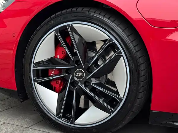 Audi RS e-tron GT 2023, фото 19
