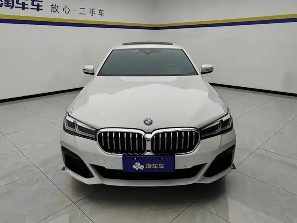 BMW 5 Series 2022, фото 2